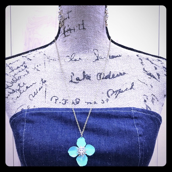 Frock 'n Roll Skull Bling Handcrafted Earrings - Picture 2 of 10